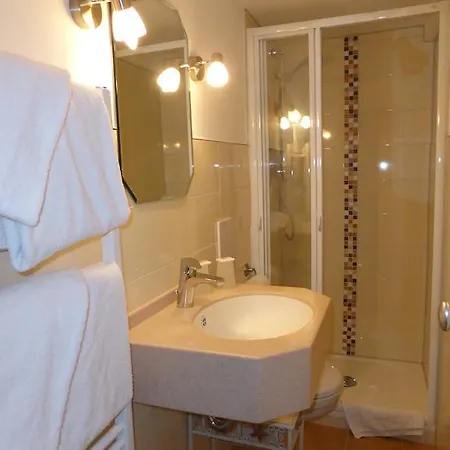 호텔 Rheinhotel Zur Krone 2*